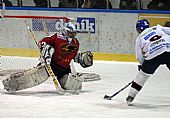 Začátek nádherného kousku Dalibora Sochorka, který zakončil za Tučkova záda a srovnává na 2:2!! | autor: Marek Netolička